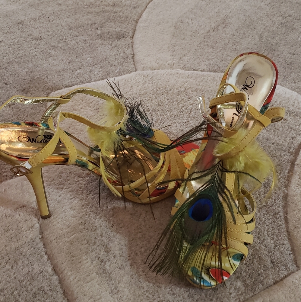 Yellow opened to heal with feathers